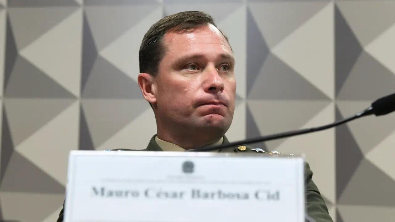 Mauro Cid presta depoimento ao STF em meio a acusações de descumprir delação premiada