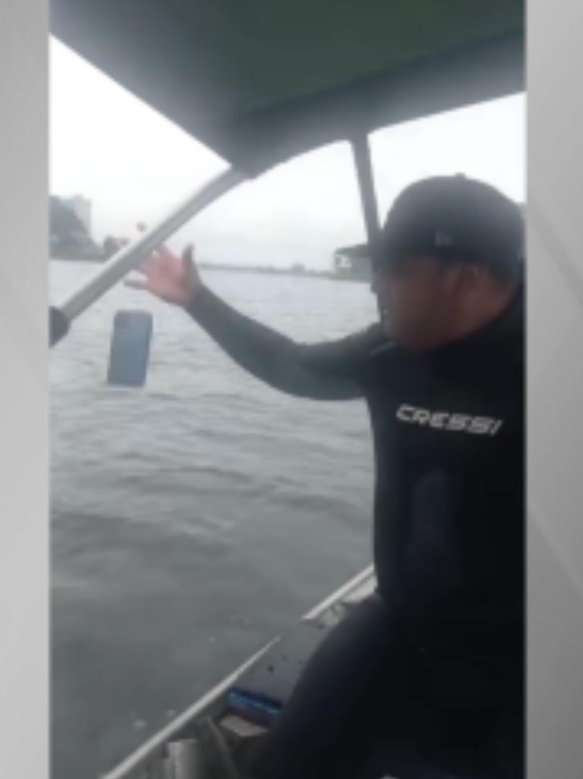 Mergulhador Joga iPhone no Mar Após Discussão Sobre Valor de Resgate