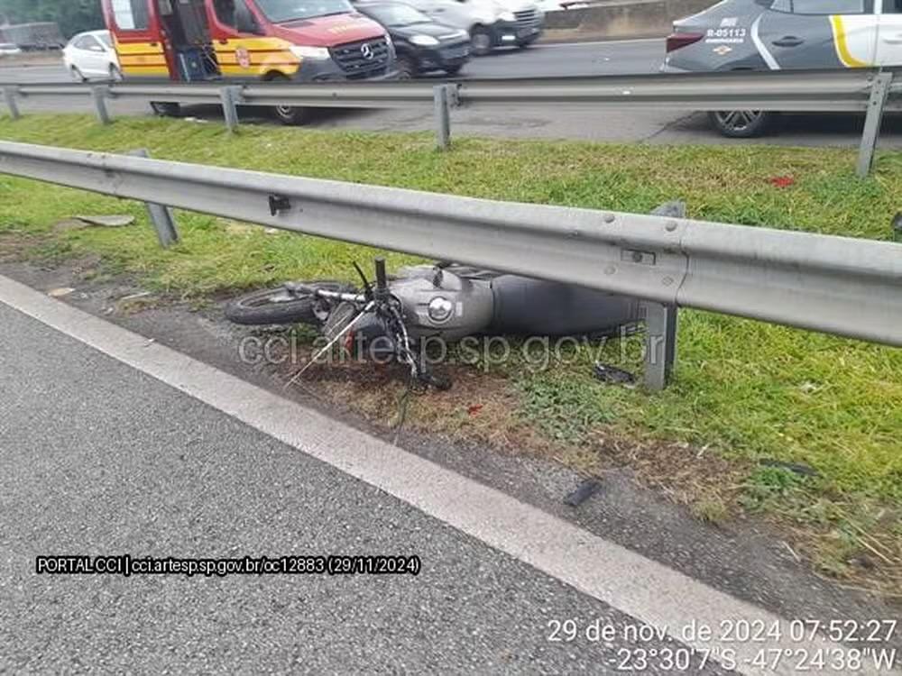 Motociclista em estado grave após acidente na Rodovia Raposo Tavares em Sorocaba (SP)
