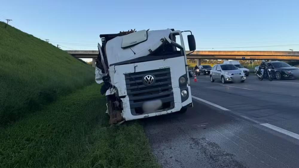 Acidente com cinco veículos causa congestionamento de 9 km na Rodovia dos Bandeirantes
