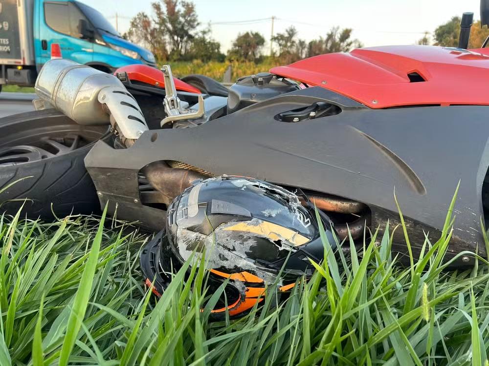 Motociclista fica gravemente ferido em acidente na Rodovia dos Bandeirantes