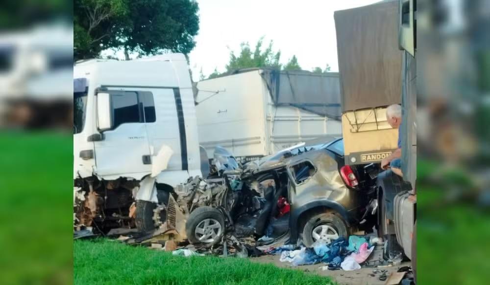 Mulher morre após perder o controle e colidir com caminhão em Itaporanga