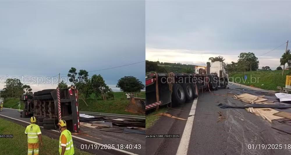 Carreta tomba em Itapetininga e espalha carga de MDF pela rodovia