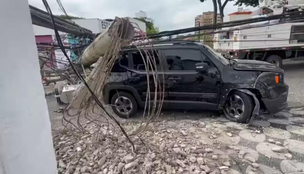 Motorista bate em poste e deixa bairro sem energia em Sorocaba
