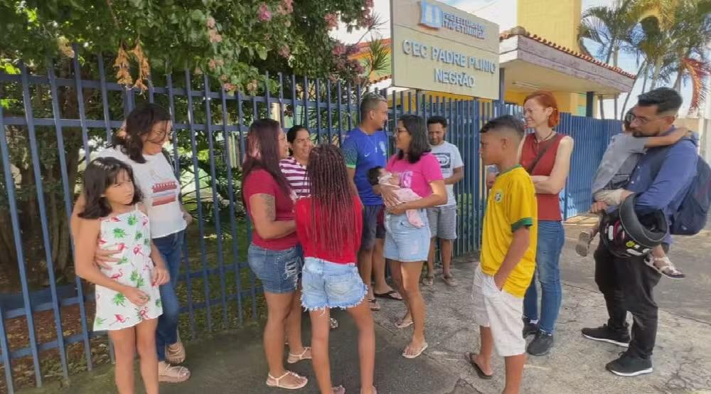 Pais protestam contra fechamento dos Centros de Educação Complementar em Itapetininga