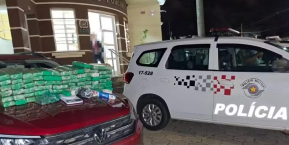 Polícia apreende drogas e recupera carro roubado em Cerqueira César