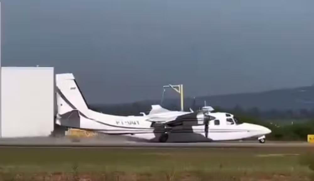 Avião faz pouso de barriga em Sorocaba e assusta passageiros