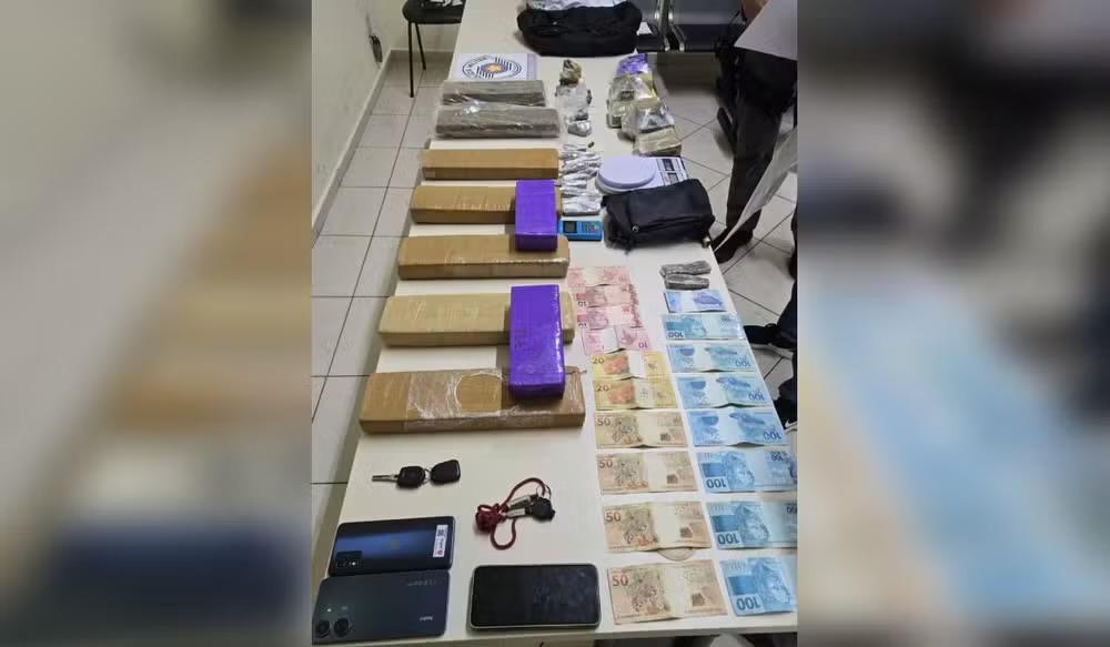 Casal é preso por tráfico de drogas em Avaré após tentativa de esconder entorpecentes