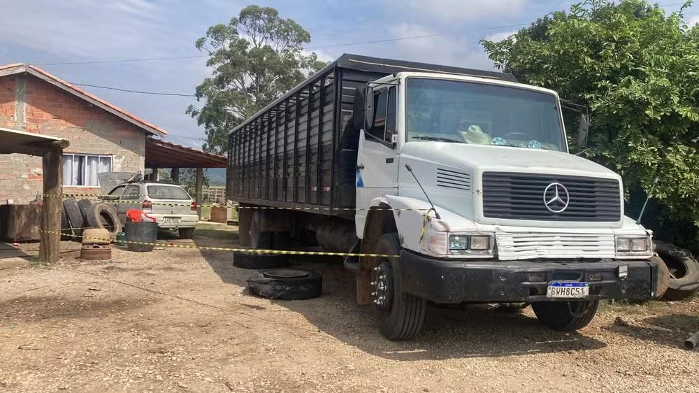 Mecânico morre após ter pernas esmagadas por caminhão durante conserto em Sarapuí