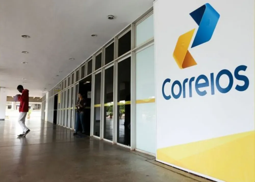 Aposentados podem contestar descontos não autorizados do INSS nas agências dos Correios