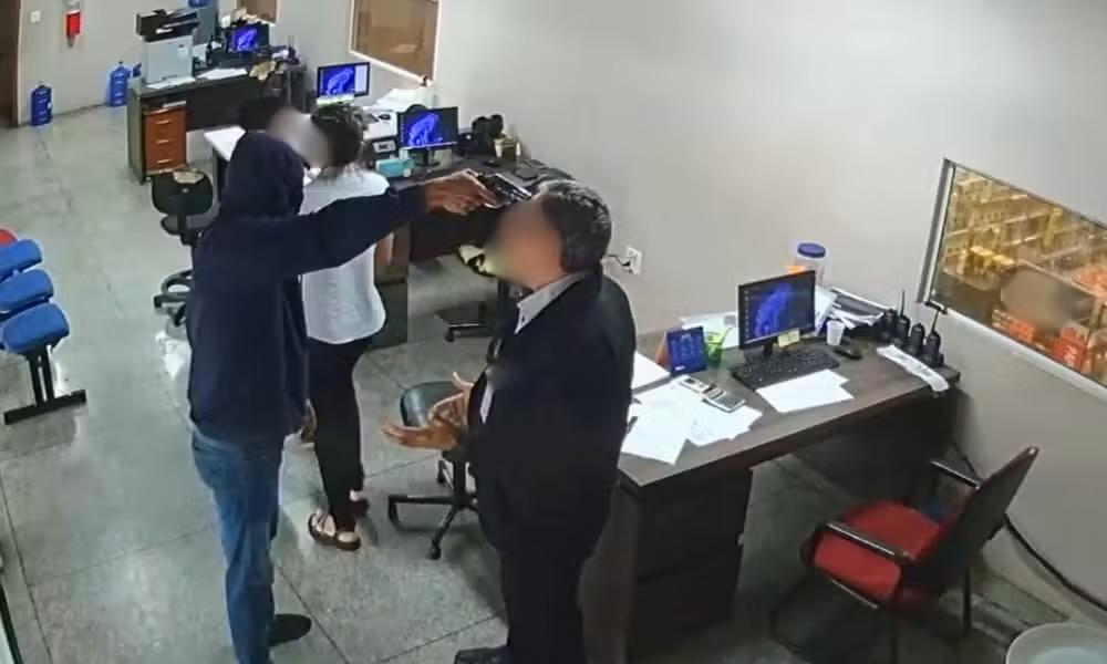 Assalto em supermercado de Boituva: criminosos armados rendem clientes e funcionários