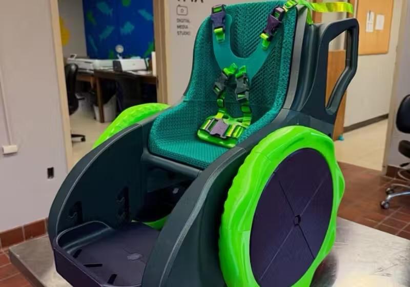Cadeira de rodas infantil feita em impressora 3D será distribuída gratuitamente pelo mundo