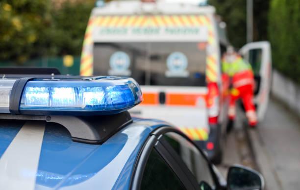 Carro capota após bater em caminhão na Raposo Tavares