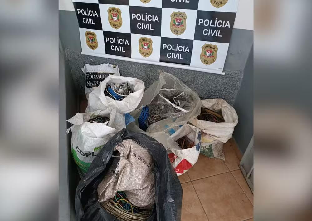 Homem é preso com mais de 100 kg de fios de cobre em Conchas (SP)
