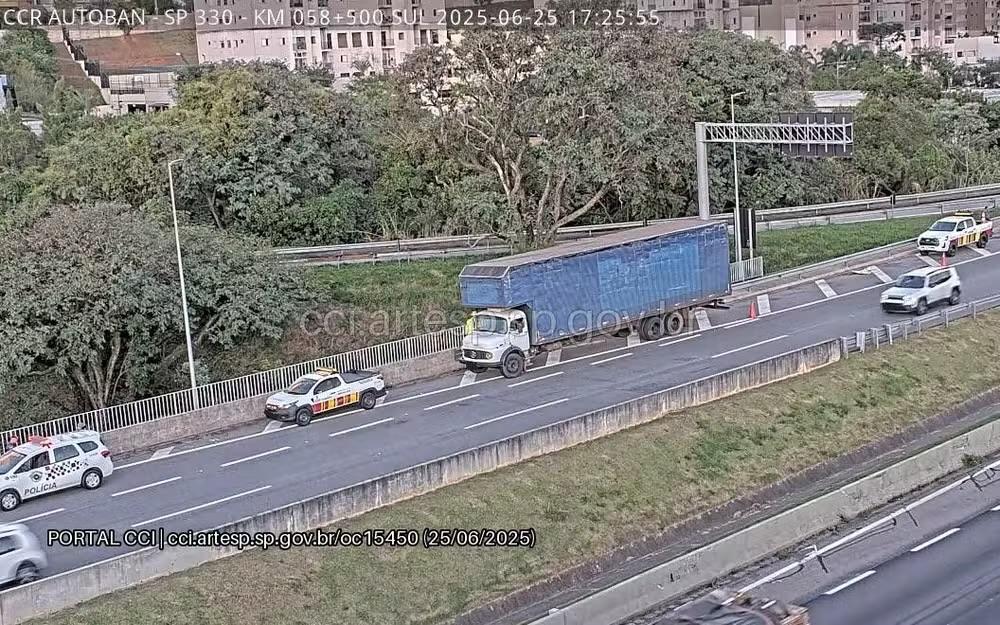 Motociclista morre após colisão com caminhão na Rodovia Anhanguera, em Jundiaí