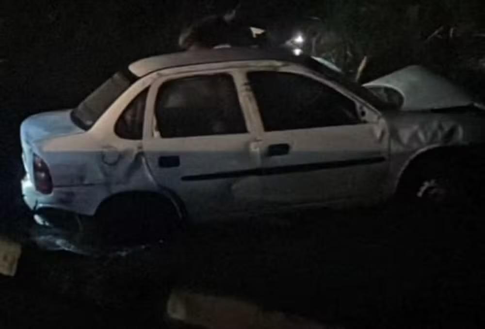 Motorista morre após cair com carro em lago no Centro de Taquarituba