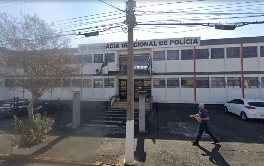 Adolescente é apreendido após esfaquear ex da namorada e amigo em quadra de vôlei em Itapetininga