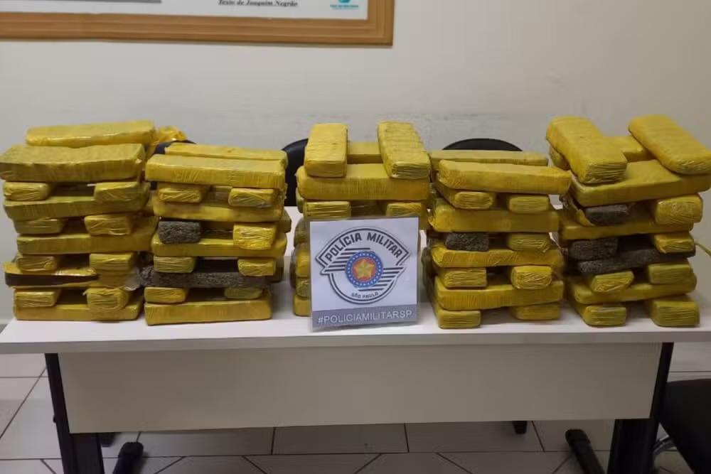Dupla é presa com mais de 45 kg de maconha em estrada rural de Avaré