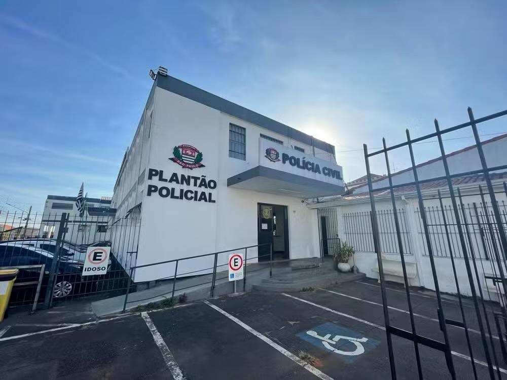 Homem é encontrado morto com corte no pescoço dentro de caminhonete em córrego de Itapetininga