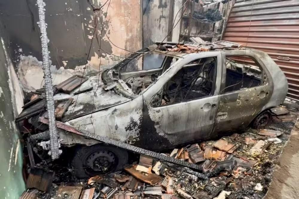 Incêndio destrói casa em Timburi; casal de idosos e neto escapam sem ferimentos