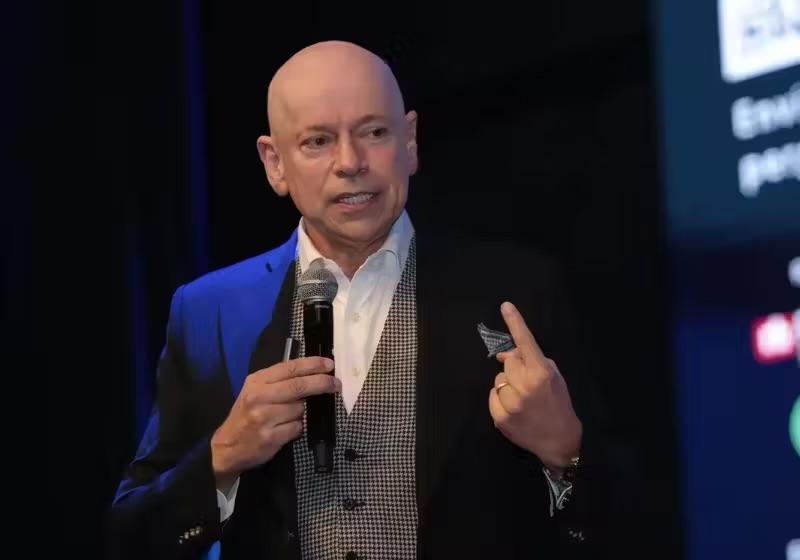 Leandro Karnal alerta sobre cultura tóxica nas empresas e defende saúde mental como prioridade