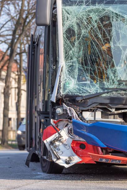 Motociclista morre após colidir com ônibus durante conversão em Jundiaí