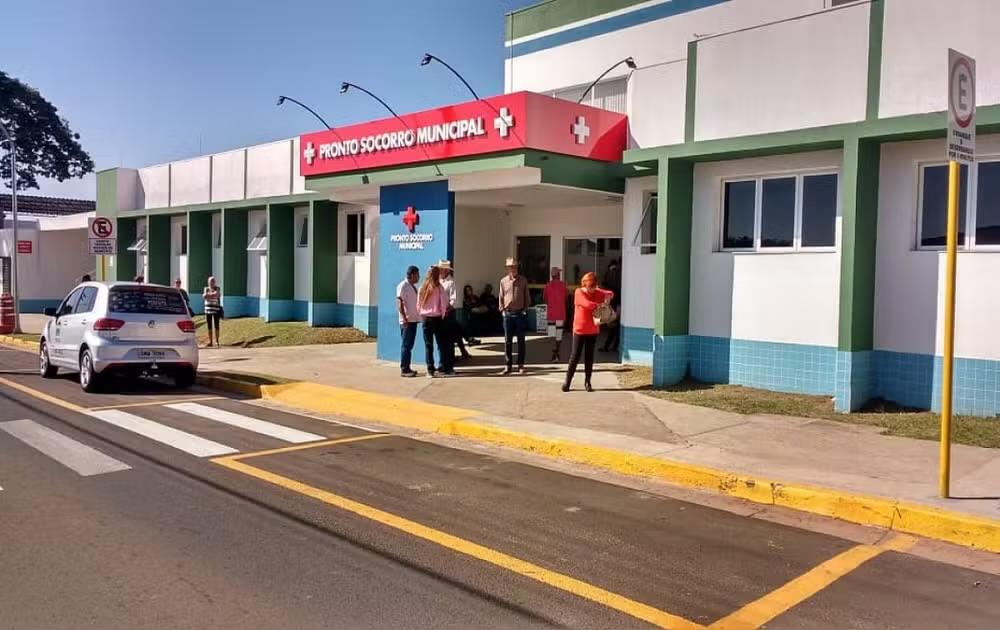 Motociclista perde o controle e bate em canteiro na SP-245 entre Arandu e Avaré