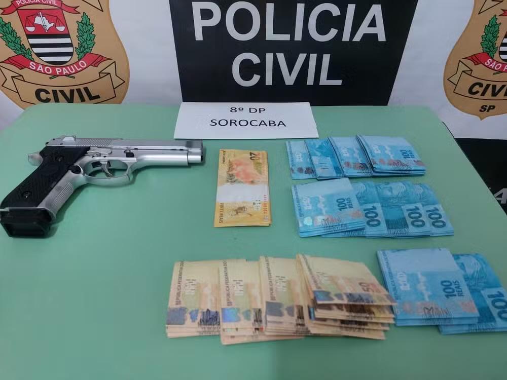 Polícia Civil apreende mais de R$ 11 mil em notas falsas e simulacro de arma em Sorocaba