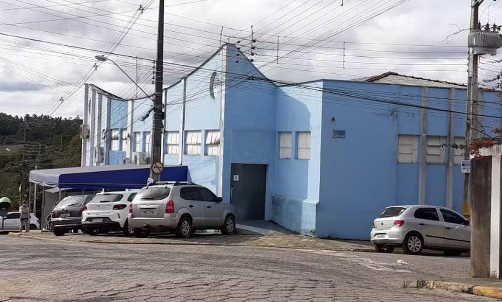 Motorista fica preso às ferragens em acidente na SP-250, em Guapiara