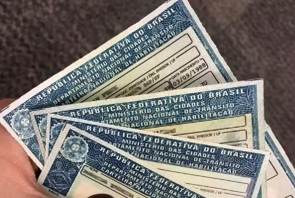 Mulher fica ferida em acidente na Marginal do Rio Jundiaí provocado por motorista com CNH suspensa