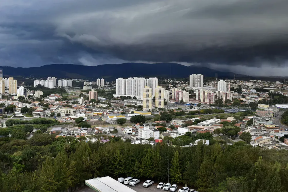 Frente fria deve provocar chuvas fortes e granizo em várias regiões de SP, alerta Defesa Civil