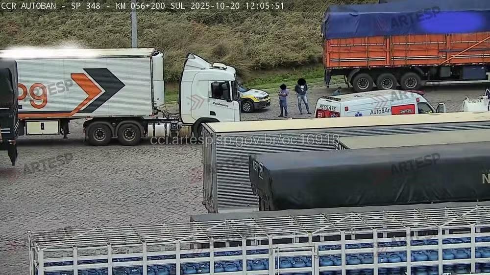 Homem é encontrado morto dentro de carreta em posto na Rodovia dos Bandeirantes, em Jundiaí