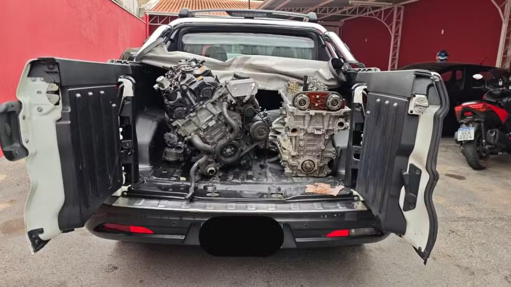 Polícia apreende carros de luxo e motores adulterados em galpão de Várzea Paulista