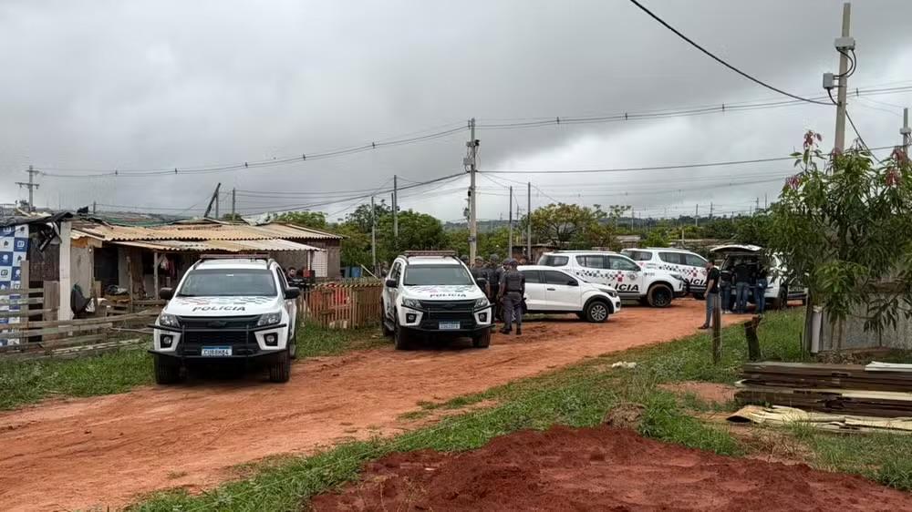 Cinco suspeitos morrem em confronto durante operação contra facção criminosa na região de Bauru
