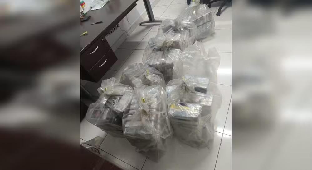 Mais de R$ 13 milhões em pasta base de cocaína são apreendidos em caminhão na Castello Branco