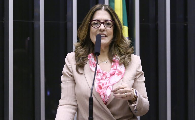 Comissão aprova política nacional de rastreamento para pessoas com Alzheimer
