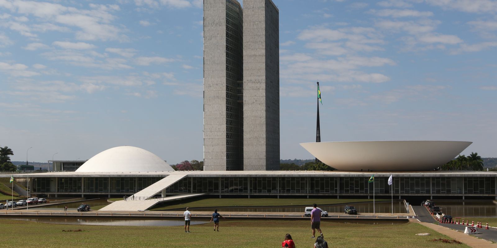 Alcolumbre fatia votação do PL da Dosimetria; governo denuncia manobra