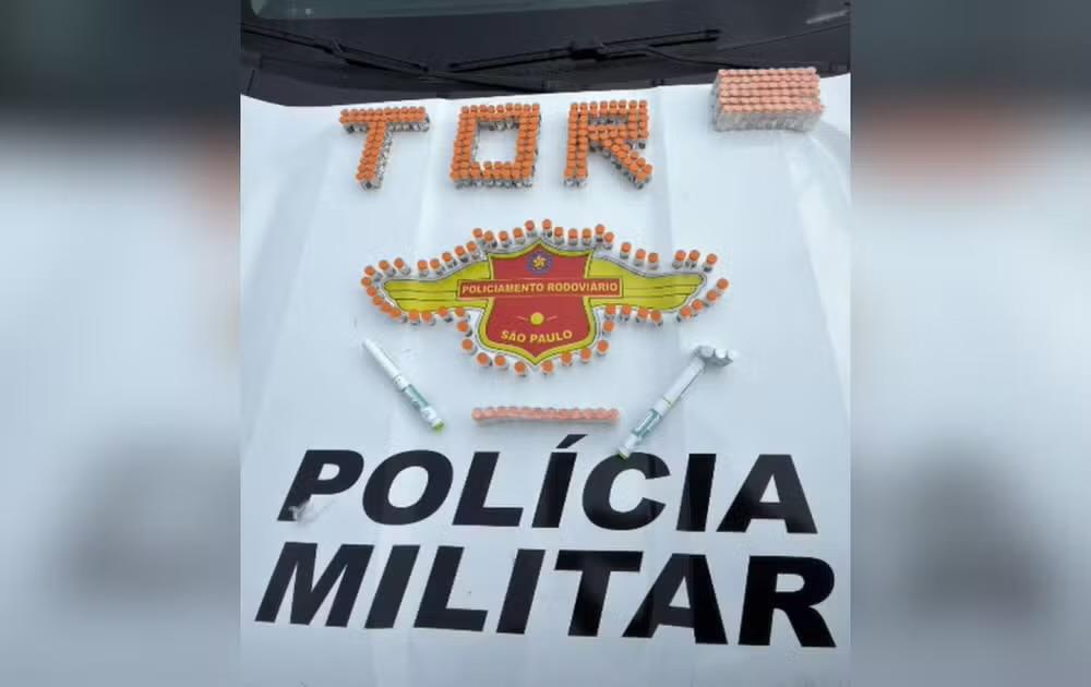 Casal é preso com remédios ilegais e celulares escondidos em ônibus na Raposo Tavares