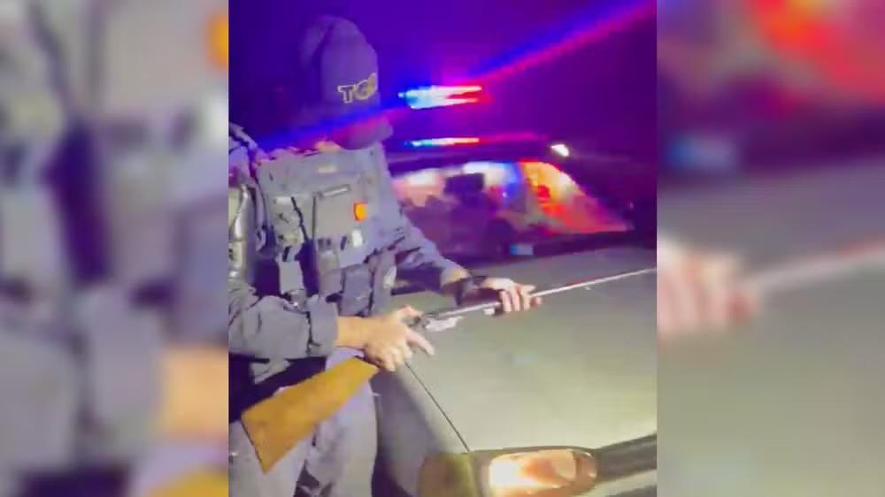 Homem é preso por porte ilegal de arma e caça ilegal na SP-250 em São Miguel Arcanjo