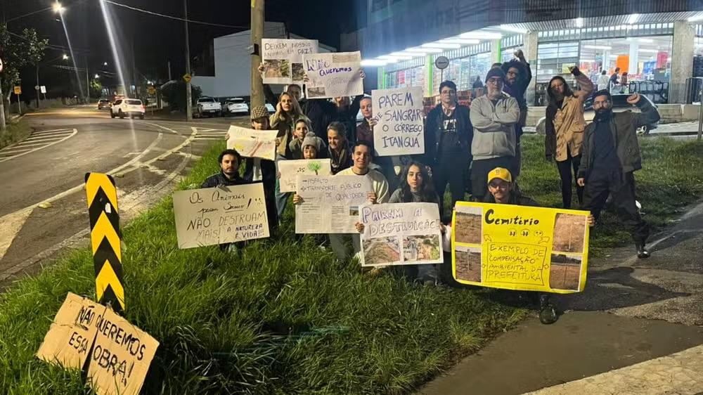 Moradores protestam contra obra em Sorocaba após morte de saguis em área desmatada