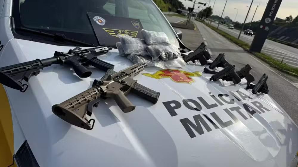 Mulheres são presas com fuzis e pistolas escondidos em malas na Castello Branco