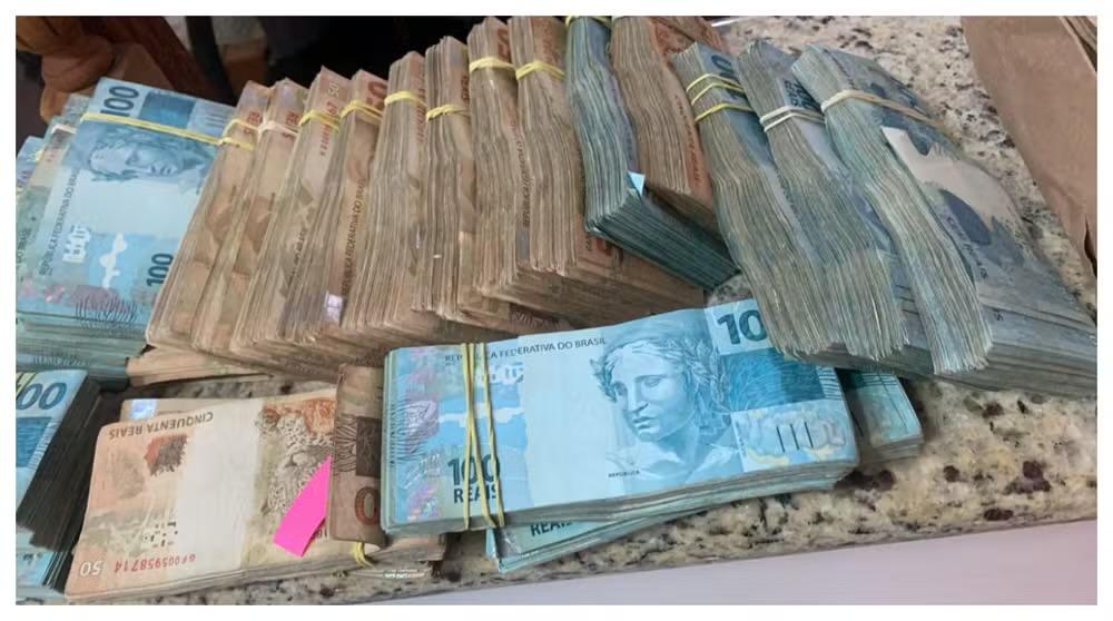 Operação contra infiltração do PCC em combustíveis apreende mais de R$ 760 mil e moedas estrangeiras