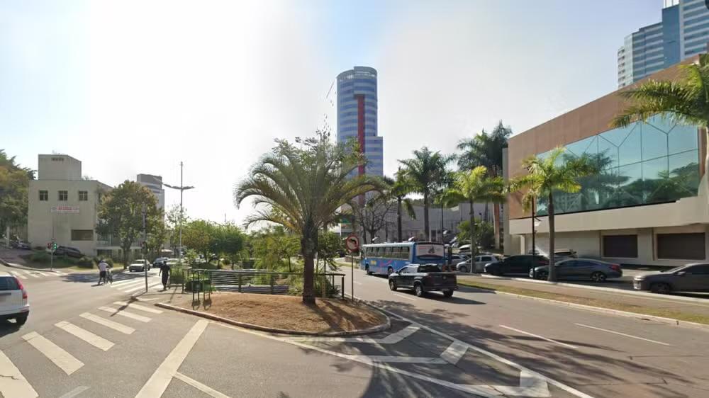 Pedestre morre após ser atropelado por motocicleta em avenida de Jundiaí