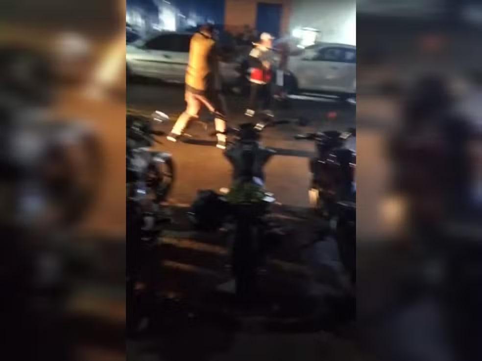 Ataque a tiros em bar deixa quatro baleados em Várzea Paulista; polícia investiga morte de jovem encontrada horas depois