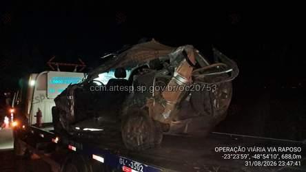 Ultrapassagem termina em grave acidente com dois mortos e sete feridos na Raposo Tavares, em Paranapanema