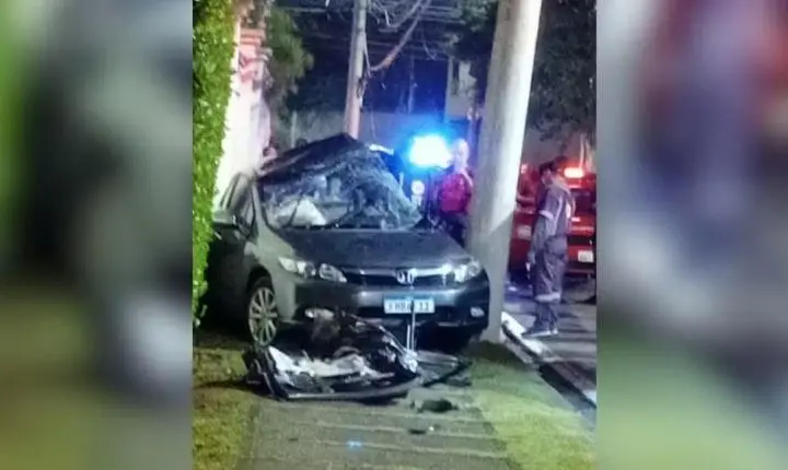 Jovem de 18 anos morre após carro bater contra poste em Sorocaba