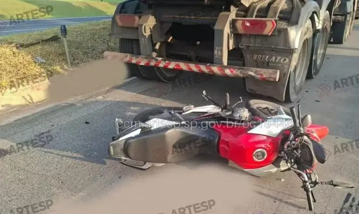 Motociclista morre após bater na traseira de caminhão parado na Rodovia dos Bandeirantes