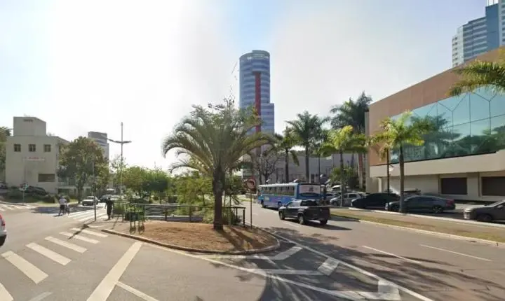 Pedestre morre após ser atropelado por motocicleta em avenida de Jundiaí