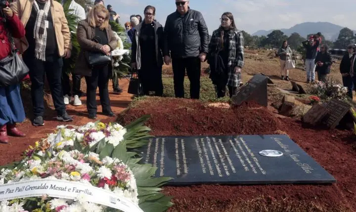 Restos mortais de Grenaldo Silva, morto pela ditadura, são sepultados